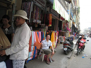 Picture of a reporter Thien Huynh selling Ao Dai, tradition vietnamese clothing